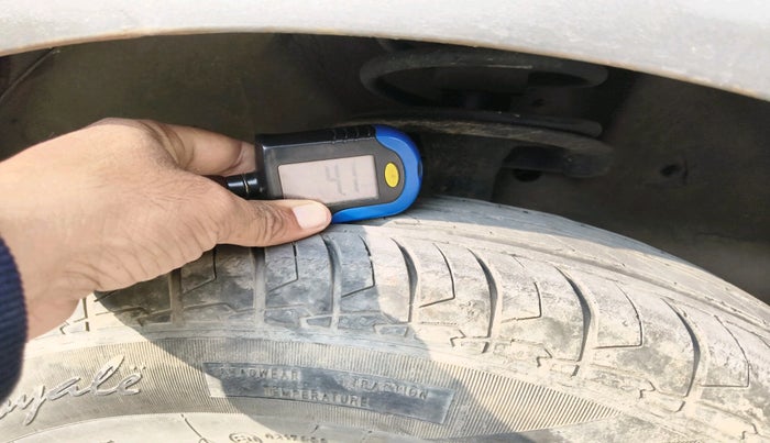 2010 Maruti Ritz LXI, Petrol, Manual, 1,10,000 km, tyre