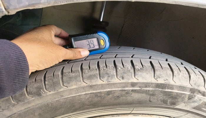 2010 Maruti Ritz LXI, Petrol, Manual, 1,10,000 km, tyre