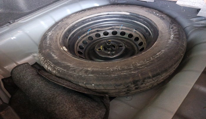 2023 Hyundai AURA SX 1.2 (O), Petrol, Manual, 2,702 km, tyre