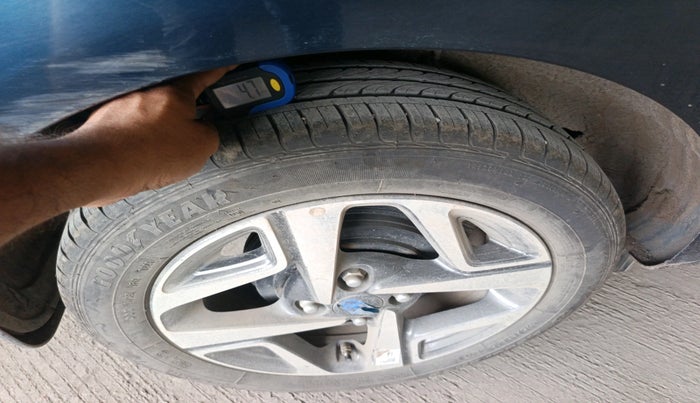 2023 Hyundai AURA SX 1.2 (O), Petrol, Manual, 2,702 km, tyre