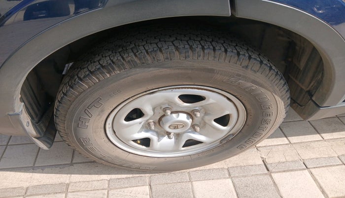 2018 Tata Hexa XMA 4X2 7 STR, Diesel, Automatic, 35,819 km, tyre