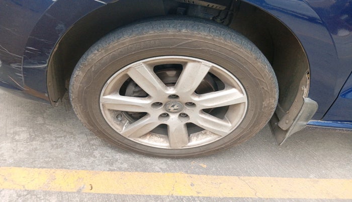 2011 Volkswagen Vento HIGHLINE DIESEL 1.6, Diesel, Manual, 99,073 km, tyre