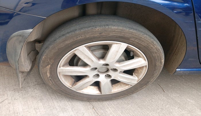 2011 Volkswagen Vento HIGHLINE DIESEL 1.6, Diesel, Manual, 99,073 km, tyre