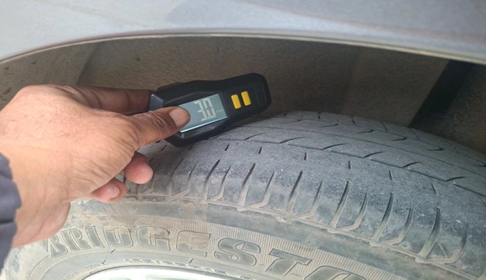 2014 Maruti Swift ZXI, Petrol, Manual, 1,12,653 km, tyre