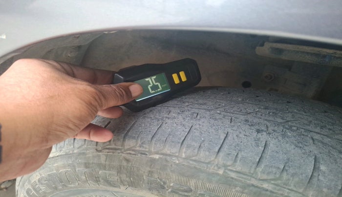 2014 Maruti Swift ZXI, Petrol, Manual, 1,12,653 km, tyre