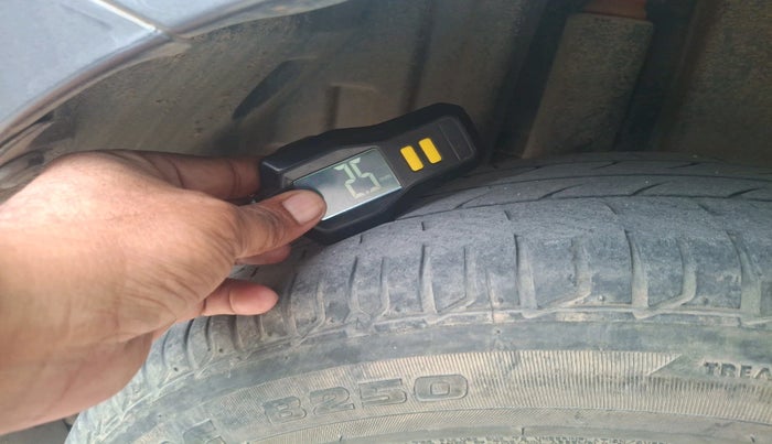 2014 Maruti Swift ZXI, Petrol, Manual, 1,12,653 km, tyre