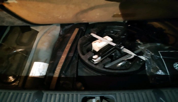 2011 Skoda Fabia ELEGANCE 1.2 MPI, Petrol, Manual, 87,993 km, tyre