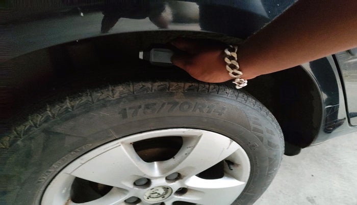 2011 Skoda Fabia ELEGANCE 1.2 MPI, Petrol, Manual, 87,993 km, tyre