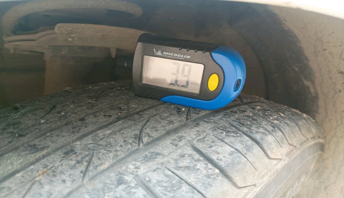 2017 Hyundai Xcent SX 1.2, Petrol, Manual, 63,686 km, tyre