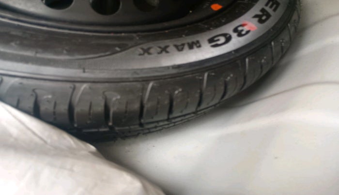 2017 Hyundai Xcent SX 1.2, Petrol, Manual, 63,686 km, tyre