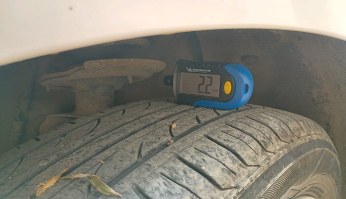 2017 Hyundai Xcent SX 1.2, Petrol, Manual, 63,686 km, tyre