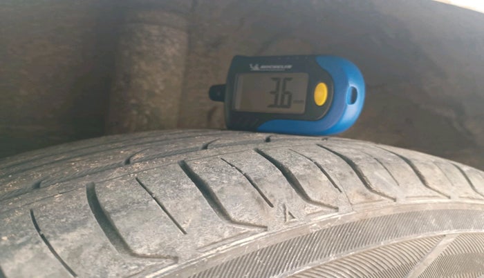 2017 Hyundai Xcent SX 1.2, Petrol, Manual, 63,686 km, tyre