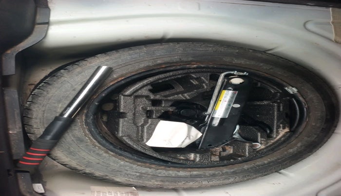 2014 Skoda Superb ELEGANCE 1.8 TSI AT, Petrol, Automatic, 1,11,233 km, tyre