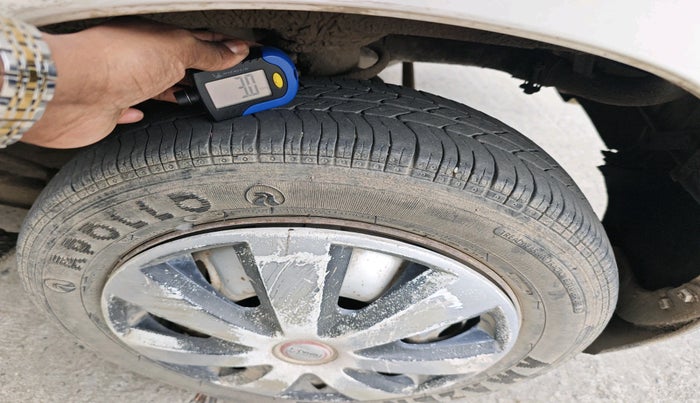 2010 Maruti Zen Estilo LXI, Petrol, Manual, 42,800 km, tyre