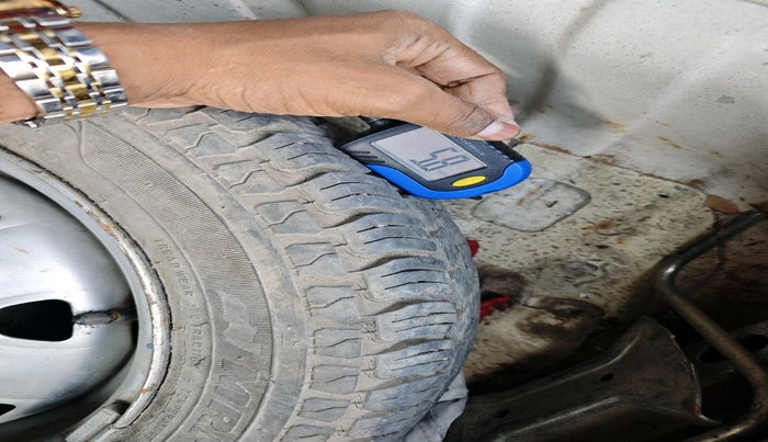 2010 Maruti Zen Estilo LXI, Petrol, Manual, 42,800 km, tyre