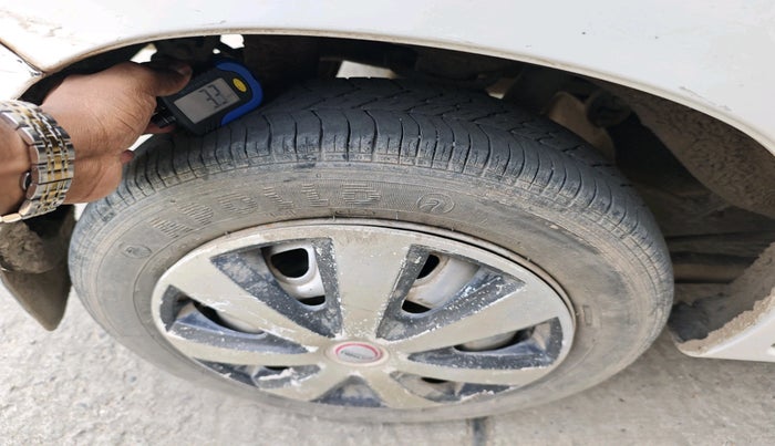 2010 Maruti Zen Estilo LXI, Petrol, Manual, 42,800 km, tyre