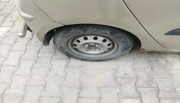 2012 Hyundai i10 ERA 1.1, Petrol, Manual, 1,14,819 km, tyre