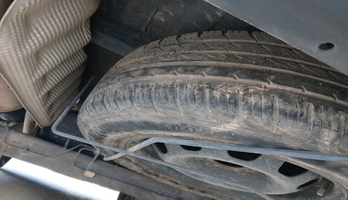 2015 Renault Duster RXE PETROL, Petrol, Manual, 90,694 km, tyre