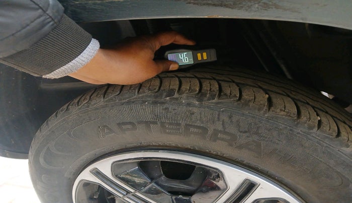 2015 Renault Duster RXE PETROL, Petrol, Manual, 90,694 km, tyre