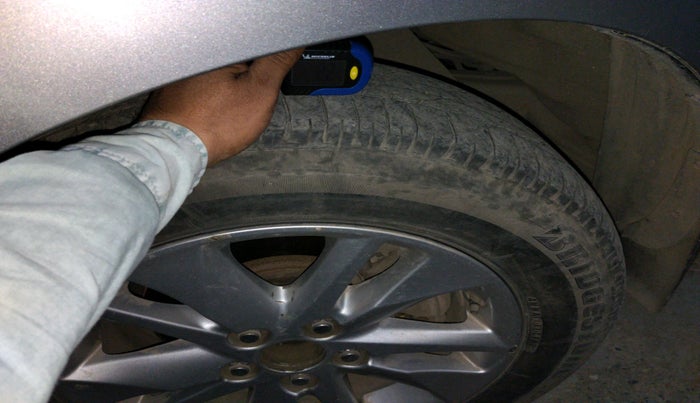 2017 Toyota Innova Crysta 2.4 G 7 STR, Diesel, Manual, 1,37,446 km, tyre