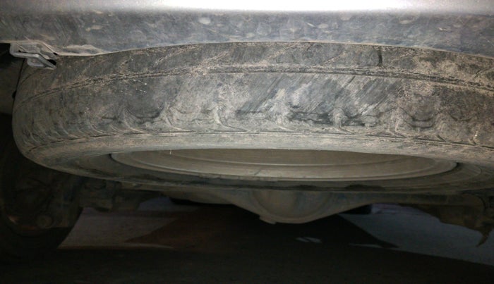 2017 Toyota Innova Crysta 2.4 G 7 STR, Diesel, Manual, 1,37,446 km, tyre