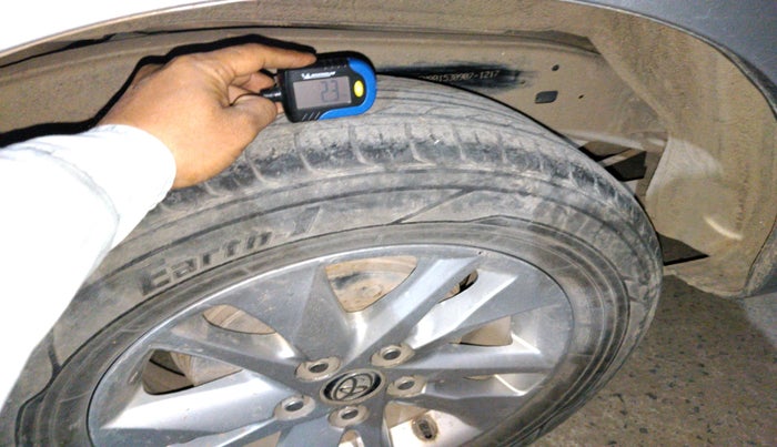 2017 Toyota Innova Crysta 2.4 G 7 STR, Diesel, Manual, 1,37,446 km, tyre