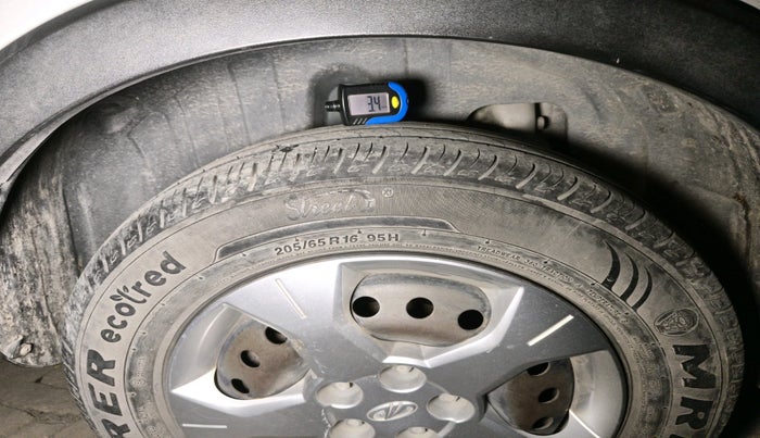 2019 Mahindra XUV300 W6 1.5 DIESEL, Diesel, Manual, 72,881 km, tyre