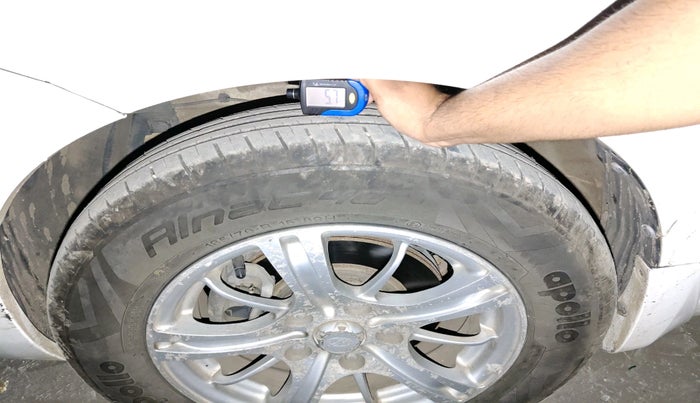 2012 Maruti Ertiga ZXI, Petrol, Manual, 1,35,569 km, tyre