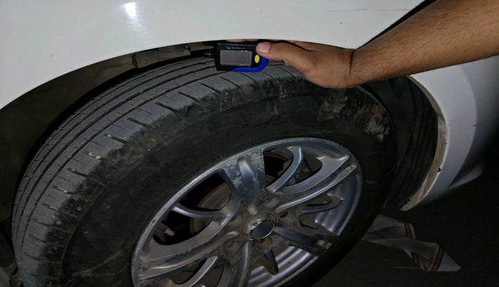 2012 Maruti Ertiga ZXI, Petrol, Manual, 1,35,569 km, tyre