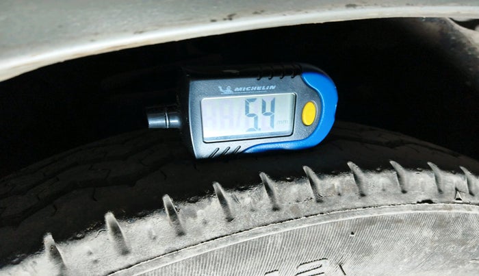 2011 Maruti Alto LXI CNG, Petrol, Manual, 94,968 km, tyre