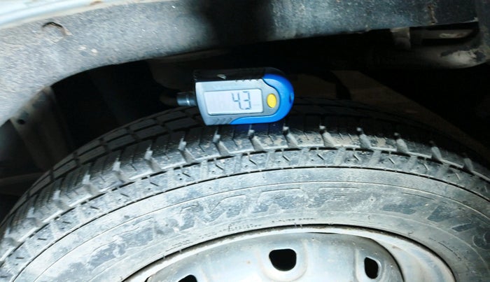 2011 Maruti Alto LXI CNG, Petrol, Manual, 94,968 km, tyre