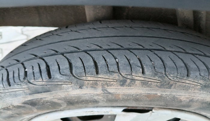 2016 Renault Kwid RXT 0.8, Petrol, Manual, 77,970 km, tyre