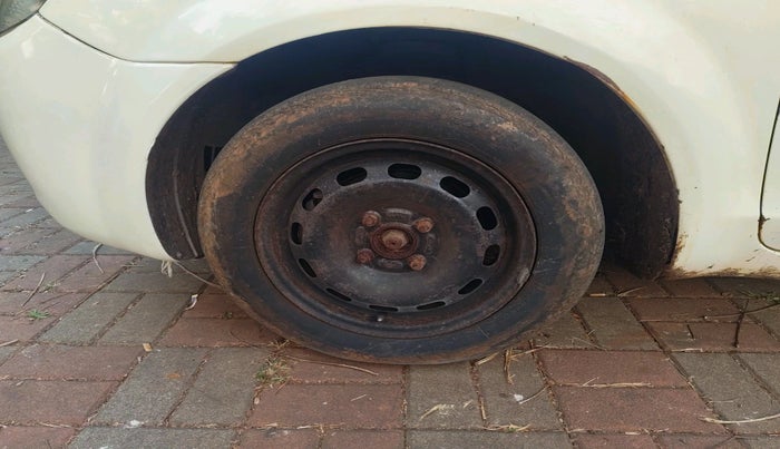 2011 Ford Fiesta EXI 1.4 DIESEL, Diesel, Manual, 2,29,242 km, tyre