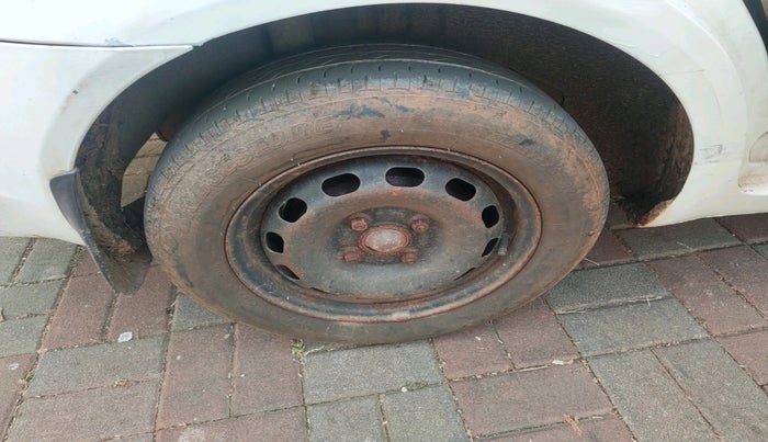 2011 Ford Fiesta EXI 1.4 DIESEL, Diesel, Manual, 2,29,242 km, tyre