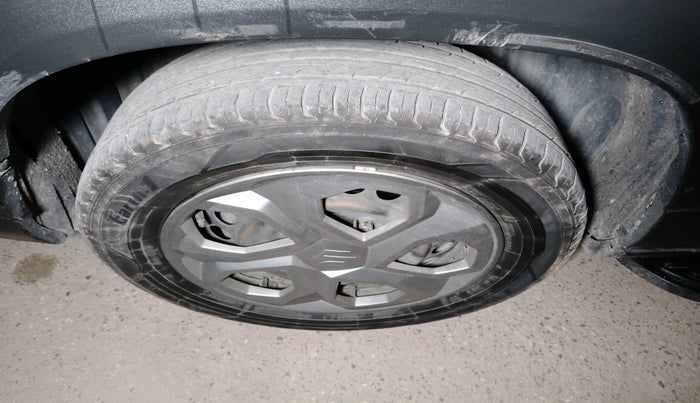 2023 Maruti BREZZA LXI S- CNG, Petrol, Manual, 90,157 km, tyre