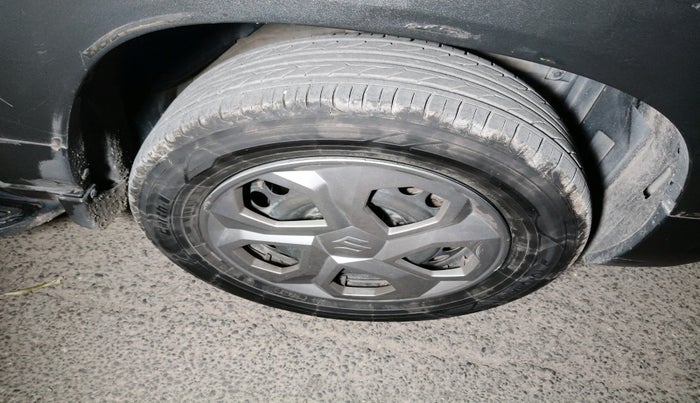 2023 Maruti BREZZA LXI S- CNG, Petrol, Manual, 90,157 km, tyre