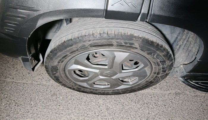 2023 Maruti BREZZA LXI S- CNG, Petrol, Manual, 90,157 km, tyre