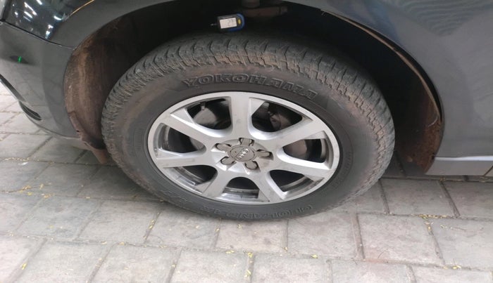 2013 Audi Q5 2.0 TDI QUATTRO, Diesel, Automatic, 1,08,497 km, tyre