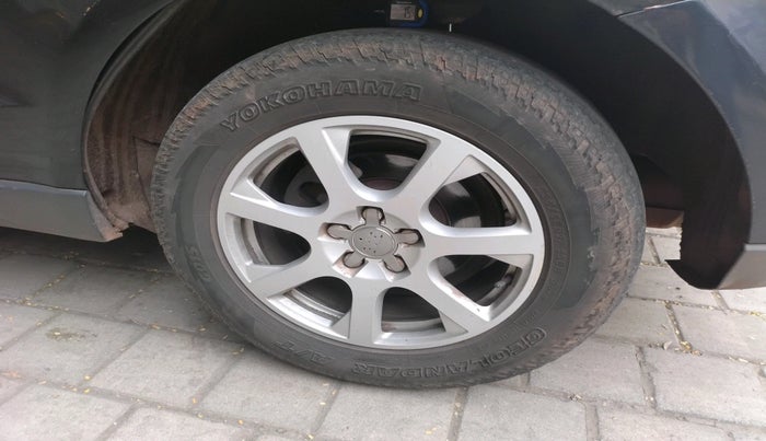 2013 Audi Q5 2.0 TDI QUATTRO, Diesel, Automatic, 1,08,497 km, tyre