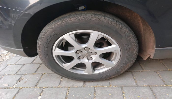 2013 Audi Q5 2.0 TDI QUATTRO, Diesel, Automatic, 1,08,497 km, tyre