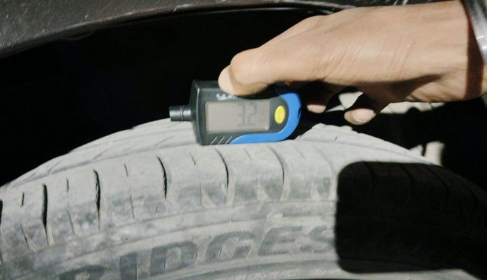 2015 Honda City 1.5L I-VTEC SV CVT, Petrol, Automatic, 1,18,033 km, tyre