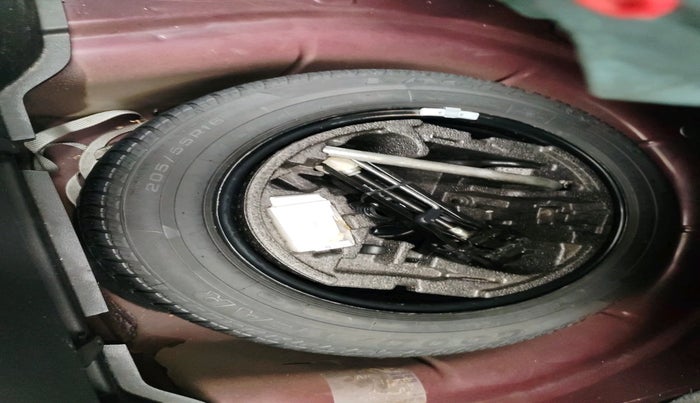 2012 Skoda Superb ELEGANCE 1.8 TSI AT, Petrol, Automatic, 1,85,065 km, tyre