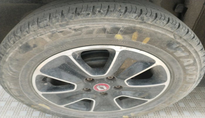 2017 Renault Duster 85 PS RXS MT DIESEL, Diesel, Manual, 1,09,350 km, tyre