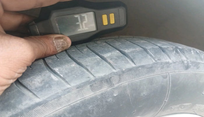 2012 Hyundai i10 SPORTZ 1.2, Petrol, Manual, 48,091 km, tyre