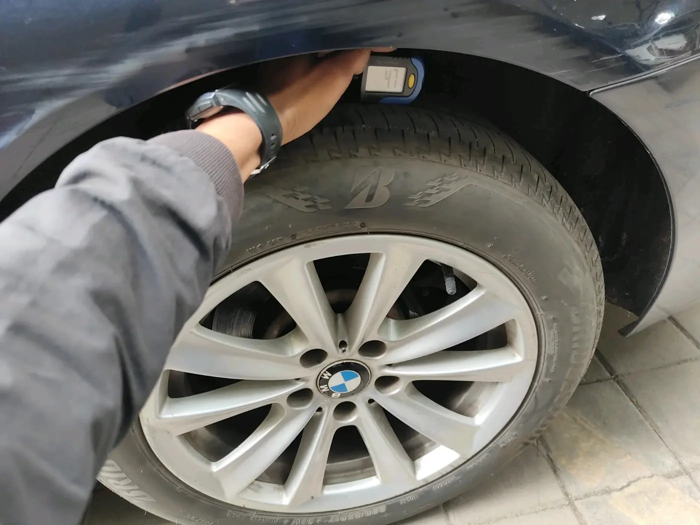2011 BMW 5 Series 520D 2.0, Diesel, Automatic, 1,43,524 km, tyre