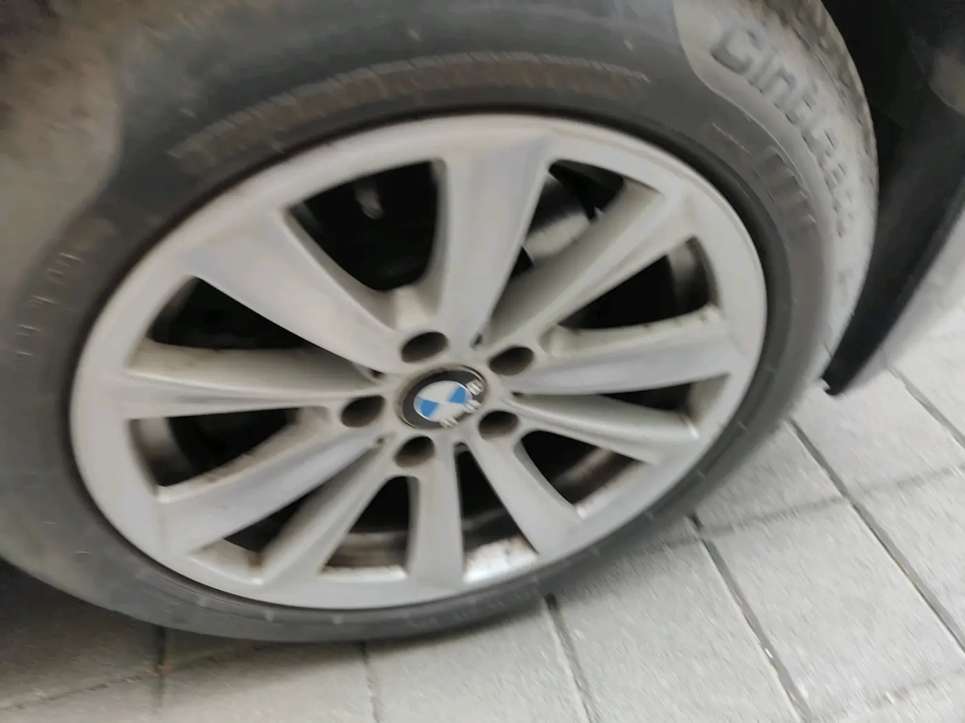 2011 BMW 5 Series 520D 2.0, Diesel, Automatic, 1,43,524 km, tyre