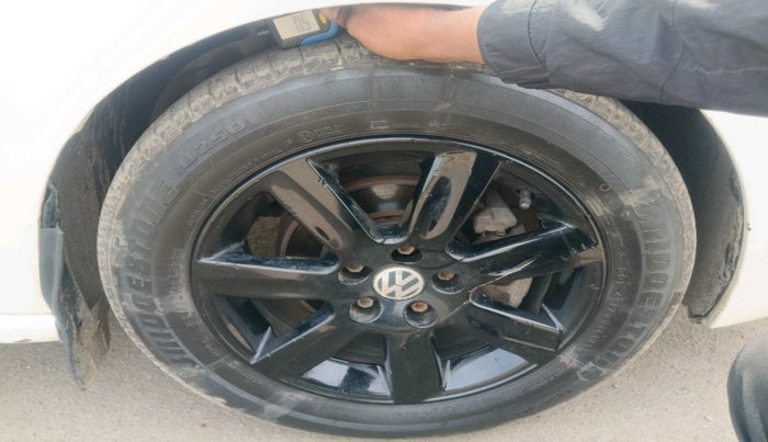 2011 Volkswagen Vento TRENDLINE DIESEL 1.6, Diesel, Manual, 1,46,415 km, tyre