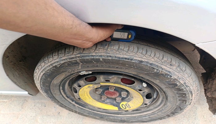 2015 Volkswagen Vento HIGHLINE 1.5 AT, Diesel, Automatic, 1,24,935 km, tyre