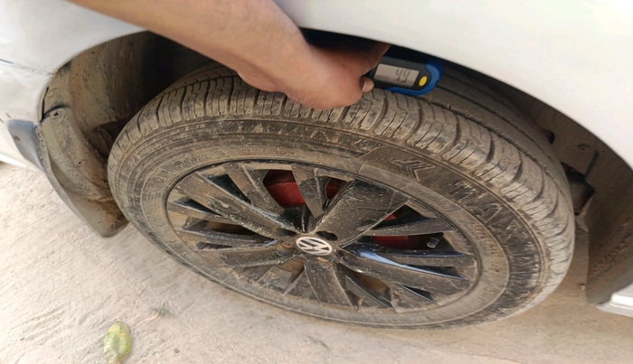 2015 Volkswagen Vento HIGHLINE 1.5 AT, Diesel, Automatic, 1,24,935 km, tyre