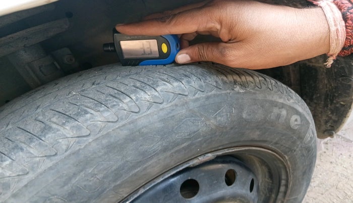 2015 Maruti Swift Dzire VDI, Diesel, Manual, 77,402 km, tyre